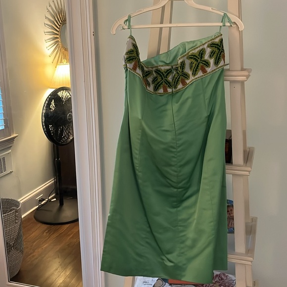 Elegant Green Dress with Palm Embroidery - Picture 4 of 5
